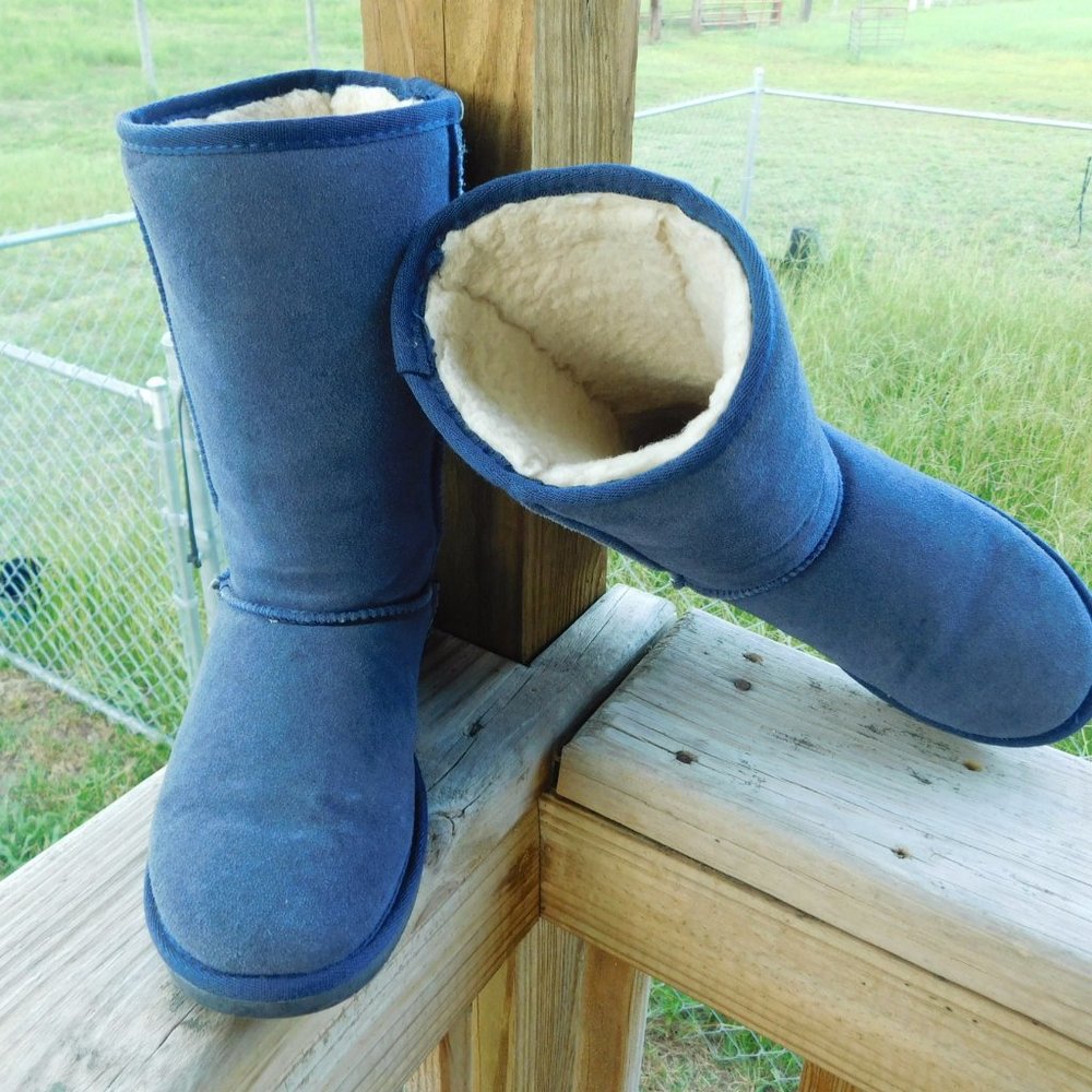 Willow Bee Size 9 UGG Styled Boot Genuine Leather